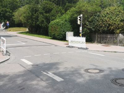 Fußgänger Überweg nahe der Unterführung gesperrt (Foto: Unser Würmtal)