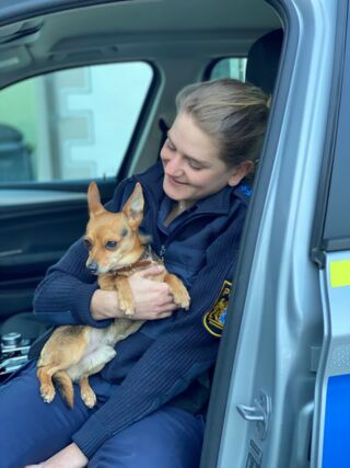 Polizistin Julia Kunert mit "Chico" (Foto: Polizei Gauting)