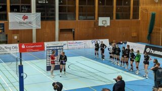 SV Karlsruhe-Beiertheim-Kapitänin Katrin Hahn und Julia Ziegler werden als MVP ausgezeichnet (Foto: Unser Würmtal)