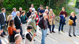 Richtfestgemeinde an der Münchner Straße (Foto: Unser Würmtal / Ulrike Seiffert)