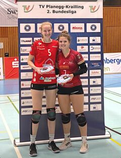 Wertvollste Spielerinnen (v.l.); Mittelblockerin Janina Kroll vom TV Planegg-Krailling und Libera Emma Sambale aus Dingolfing (Foto: TV Planegg-Krailling)