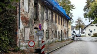 Die marode Schlosswirtschaft - seit langem ein Schandfleck in Planegg (Foto: Unser Würmtal)