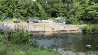 Die Arbeiten am Wasserspielplatz verzögern sich aufgrund des Untergrundes etwas (Foto: Unser Würmtal)