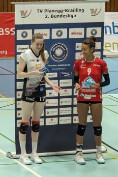 Miracle Echipue (TVPK) und Britta Schammer wurden als wertvollste den Spielerinnen (MVP) ausgezeichnet (Foto: Unser Würmtal)