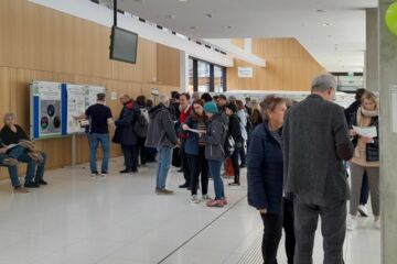 In der Eingangshalle des BMC herrscht reger Betrieb