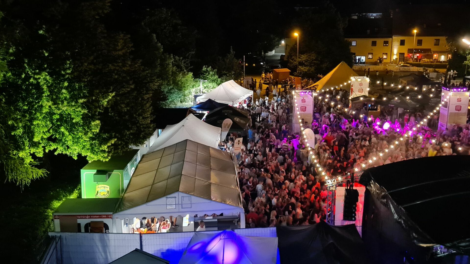 Da kommt Feierlaune auf - mehr Fotos am Ende des Artikels (Foto: Andreas Porsch)