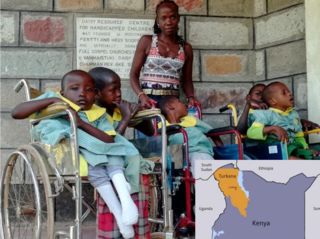 Patricia Makori bei der Lieferung gespendeter Rollstühle im Daisy Resource Center für behinderte Kinder