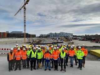 Die Mannschaft der Baustelle mit Baustellenleitung und den Köpfen der Planegger Verwaltung (Foto: Unser Würmtal)