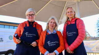 Das neue Team mit Jutta Reichert, Michaela Zigeuer und Anja Mayer (v.l.) teilt sich die Orga-Aufgaben auf und führt damit gemeinsam den Würmtaltisch. (Foto: Ulrike Seiffet/Unser Würmtal))