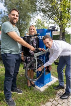 Neue öffentliche Fahrradreparaturstation am Landratsamt Starnberg (Foto: Landkreis Starnberg)