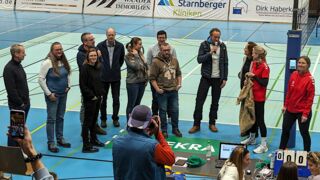 Eltern von Spielerinnen wurden vorgestellt und beschenkt (Foto: Unser Würmtal)