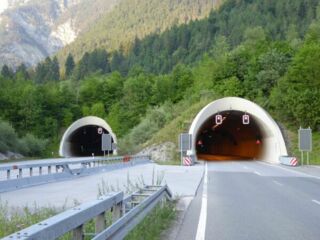 Südliches Portal des Farchanter Tunnels (Foto: StBA Weilheim)