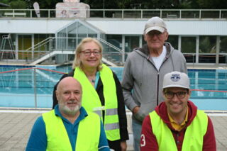 Hinten Steffen Pilz, Michaela Reißfelder-Zessin / Vorne Stephan Ebner und der Initiator der Veranstaltung Franz Jaquet (Foto: Förderverein Sommerbad Gauting)