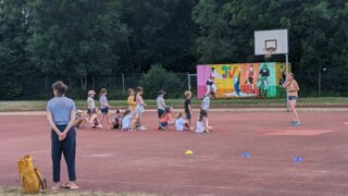 Dank liebevoller Anleitung waren die Jüngsten Besucher mi vollem Einsatz dabei (Foto: Unser Würmtal)