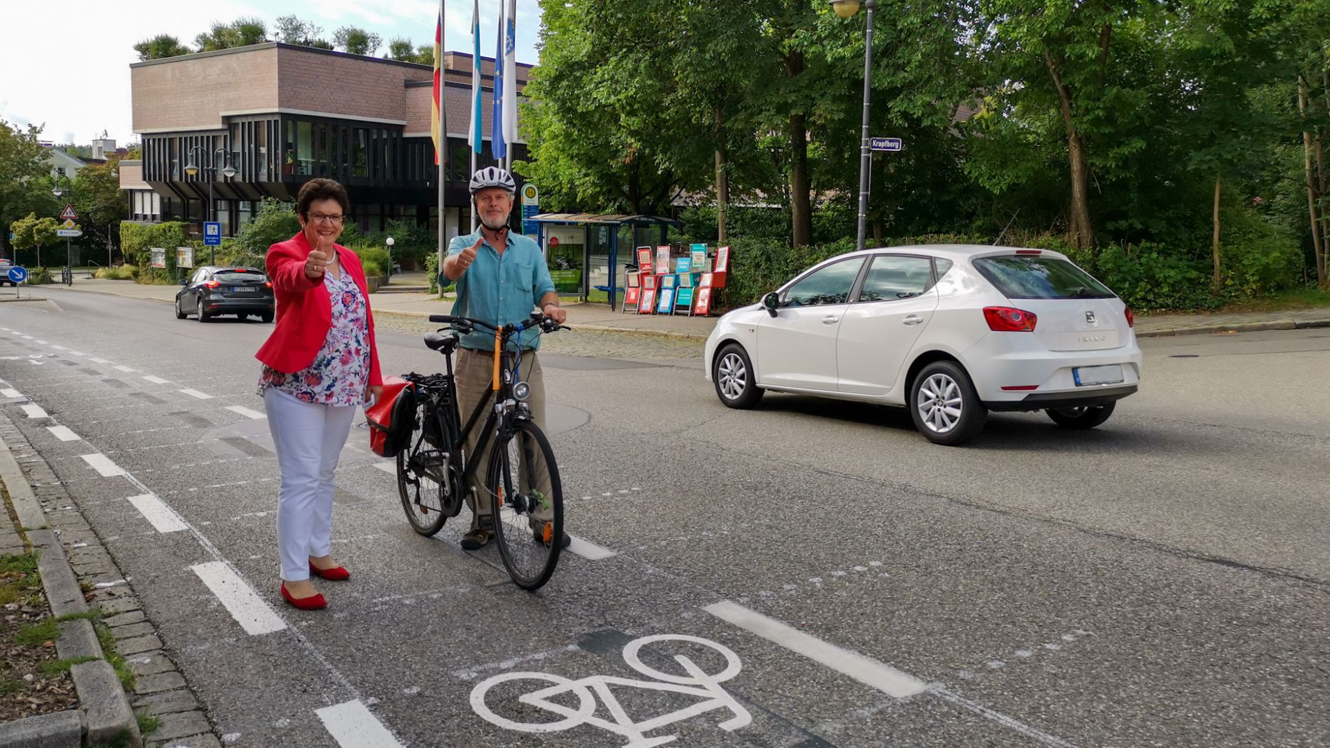 Fahrradschutzstreifen Bahnhofstraße Gauting