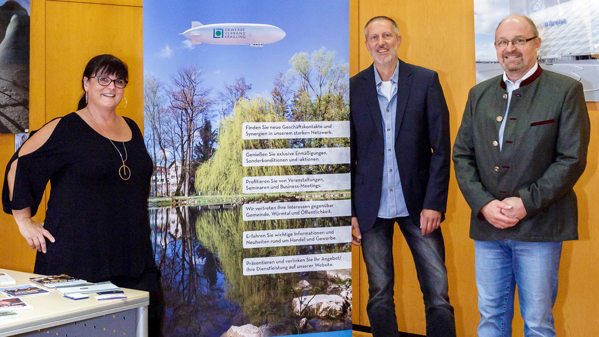 Gewerbeverband Krailling beim Gemeinderat (v.l.): Heidelinde Bothe (1. Vorstand), Rainer Munzert (2. Vorstand) und Schatzmeister Bernhard Schloemer (Foto Rainer Munzert)