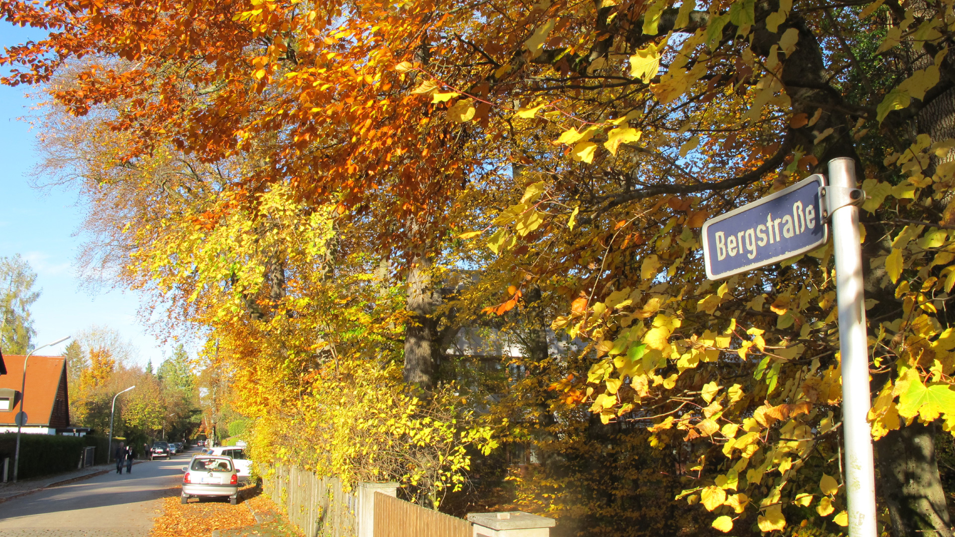 Beliebt bei Internetbetrügern: Adressen in der Bergstraße in Gauting. (Foto: Unser Würmtal; Bild symbolisch, angebliche Adresse nicht in diesem Straßenabschnitt)