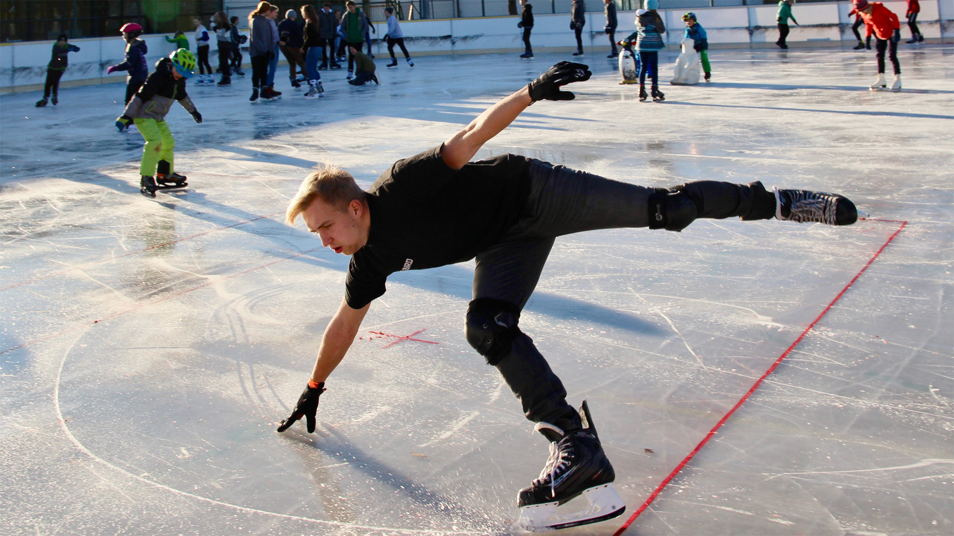 Letzen Winter waren noch Kunststücke auf dem Eis möglich – diesen Winter leider nicht.