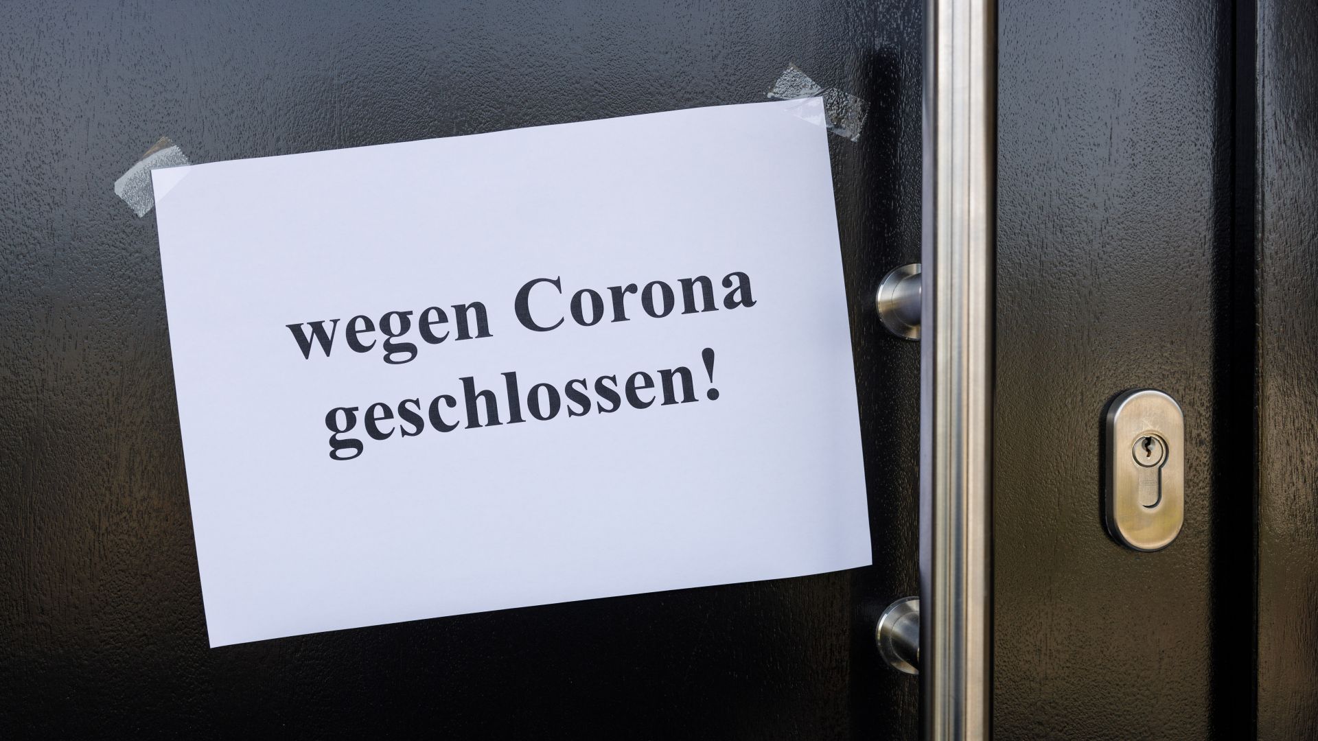 Die behördlich angeordneten Schließungen können als Störung der Geschäftsgrundlage ein Grund sein, um die Miete zu stunden oder zu mindern.