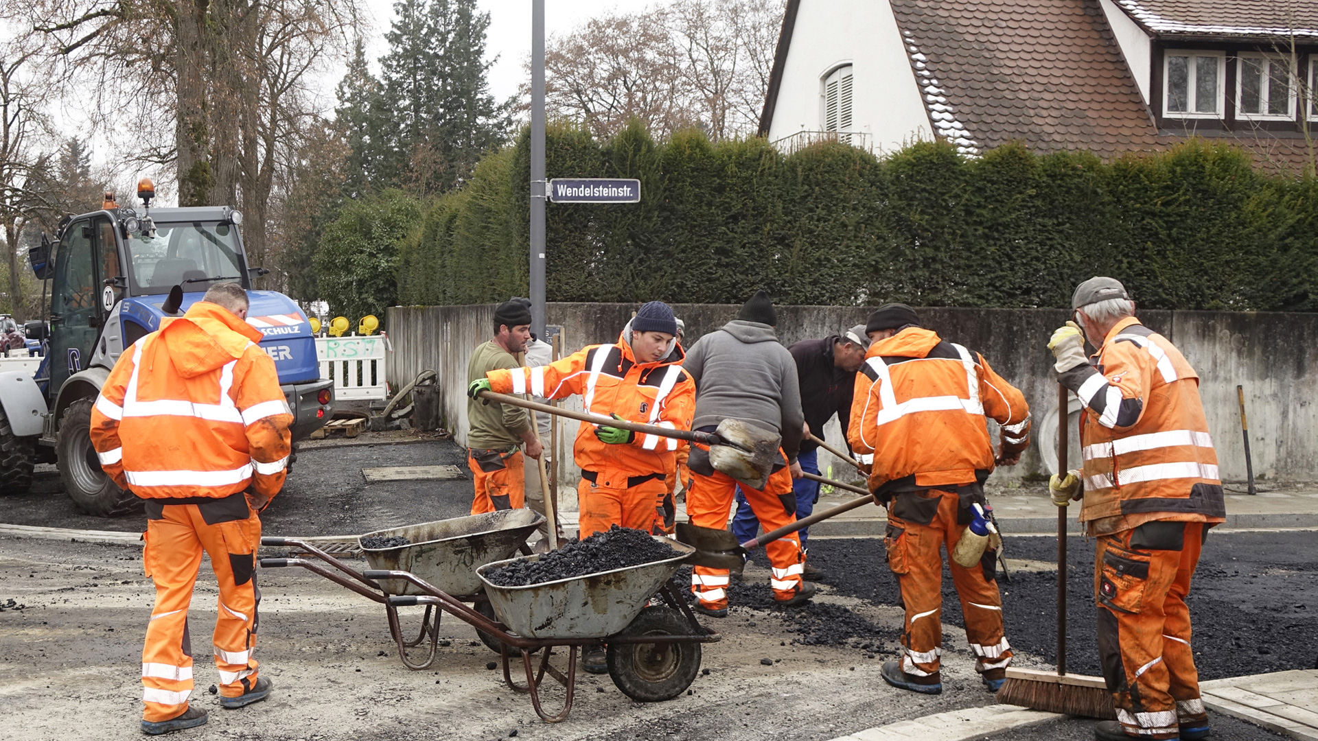 Asphaltarbeiten an der Wendelsteinstraße.