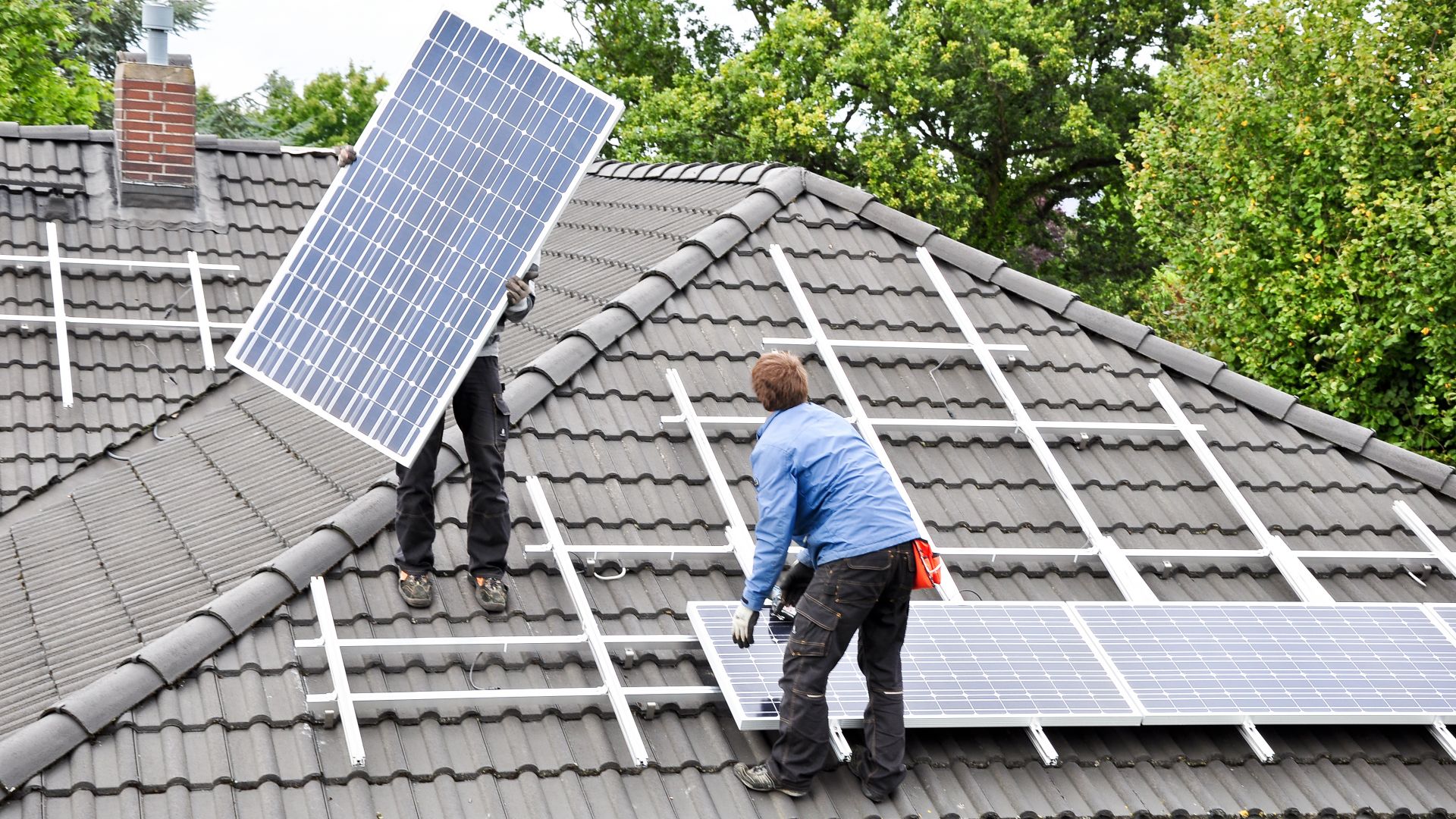 Die Gemeinde Gräfelfing fördert Photovoltaik-Anlagen bereits mit 10 Prozent der Kosten (max. 2.000 Euro). Durch die Bündelaktion kann die Anschaffung nun noch günstiger werden.