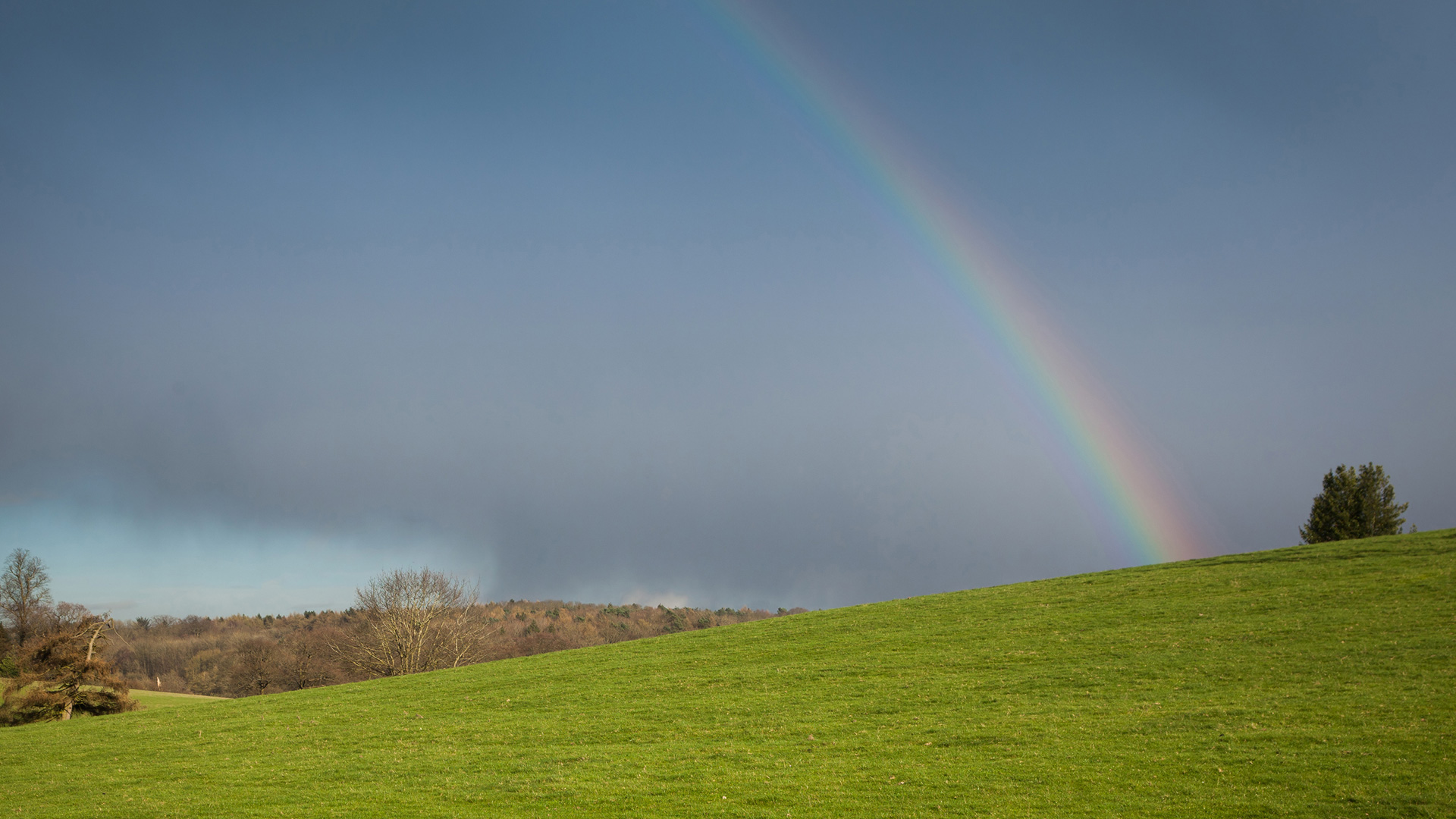 Typisch für Aprilwetter sind Regenbögen zwischen den Schauern am späten Nachmittag.