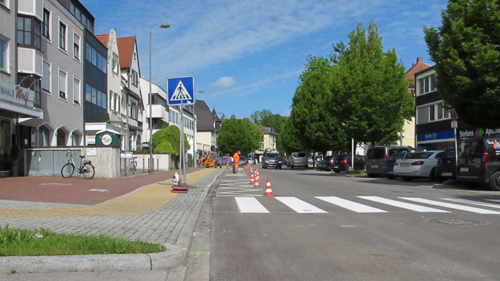 Samstagvormittag konnten die Arbeiten mit dem Aufbringen der neuen Markierungen abgeschlossen werden.