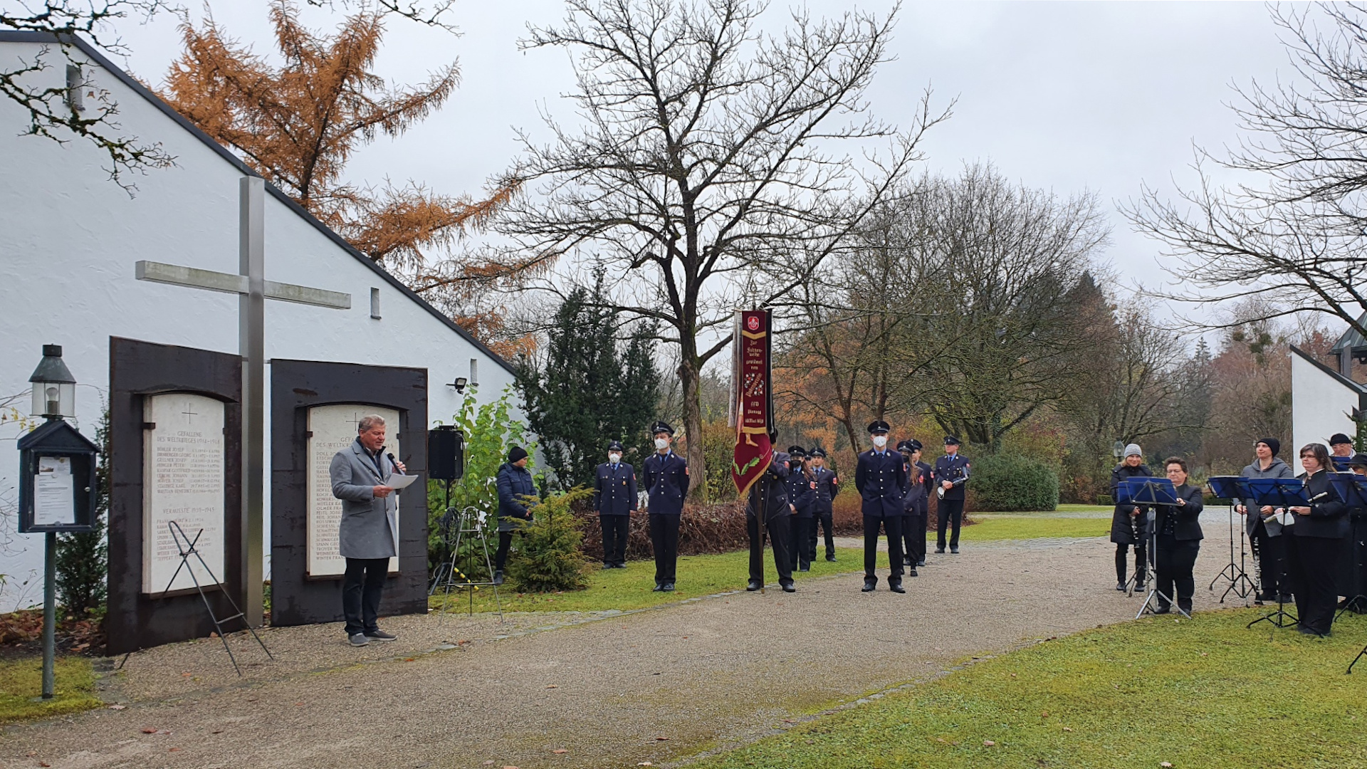 "Volkstrauertag in Neuried - ein Moment des Innehaltens", so Bürgermeister Harald Zipfel (Foto: Gemeinde Neuried)