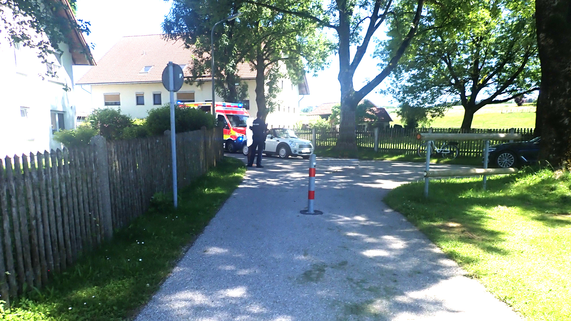 Einmündung des Geh-und Radweg von der Dorfstraße kommend in die bevor rechtigte Birketstraße (Foto: Polizei Gauting)