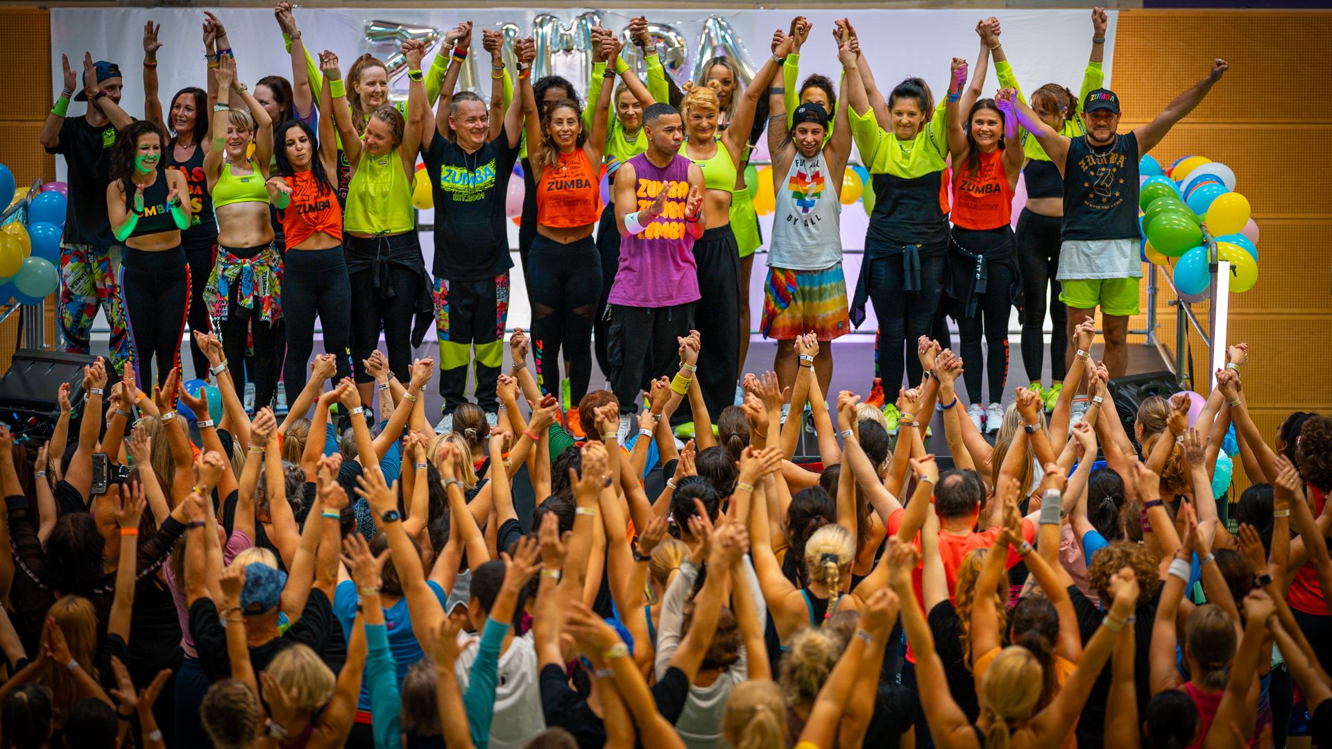 Rony Gratereaut (mitte) bei der Zumbaparty des TSV Neuried (Foto: Anton Achner)