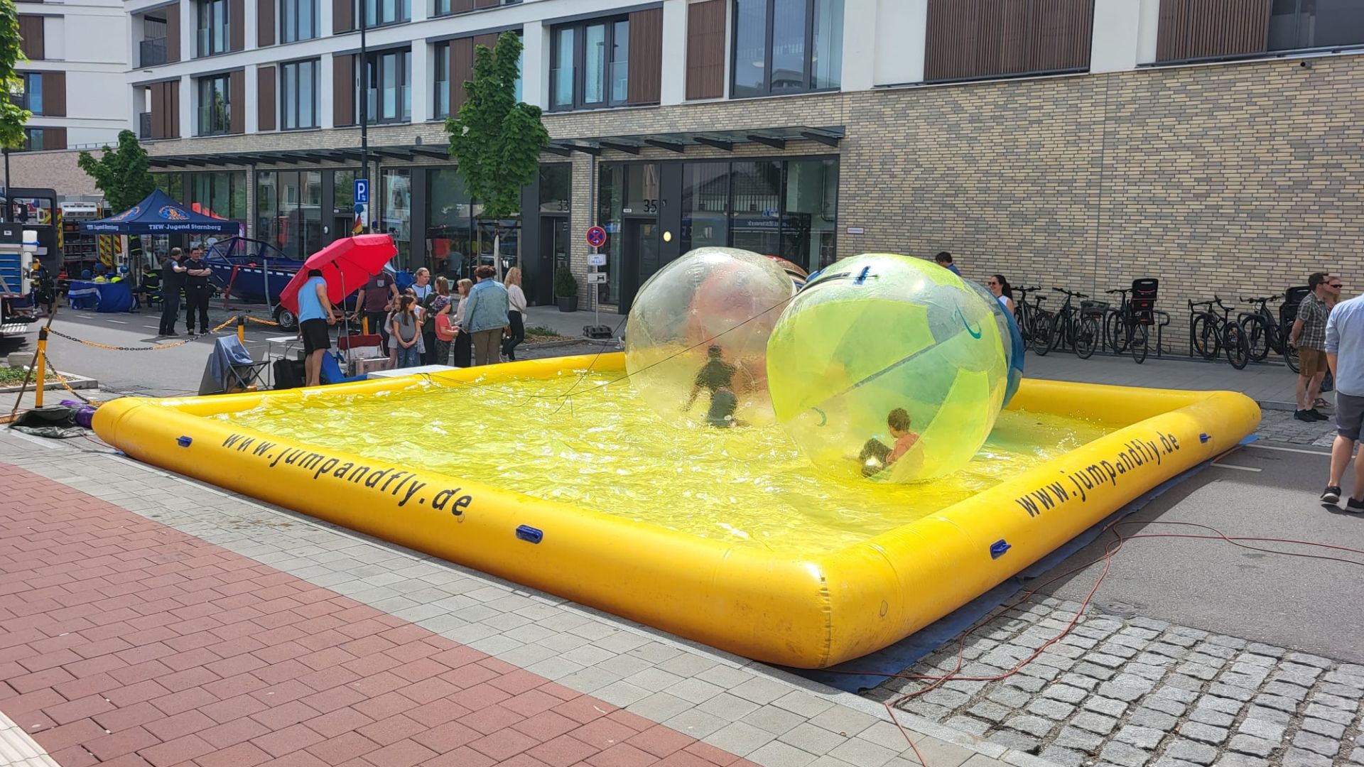 Neben den vielen offenen Geschäften warten auch tolle Attraktionen auf die Besucher (Foto: Zusammen für Gauting e.V.)