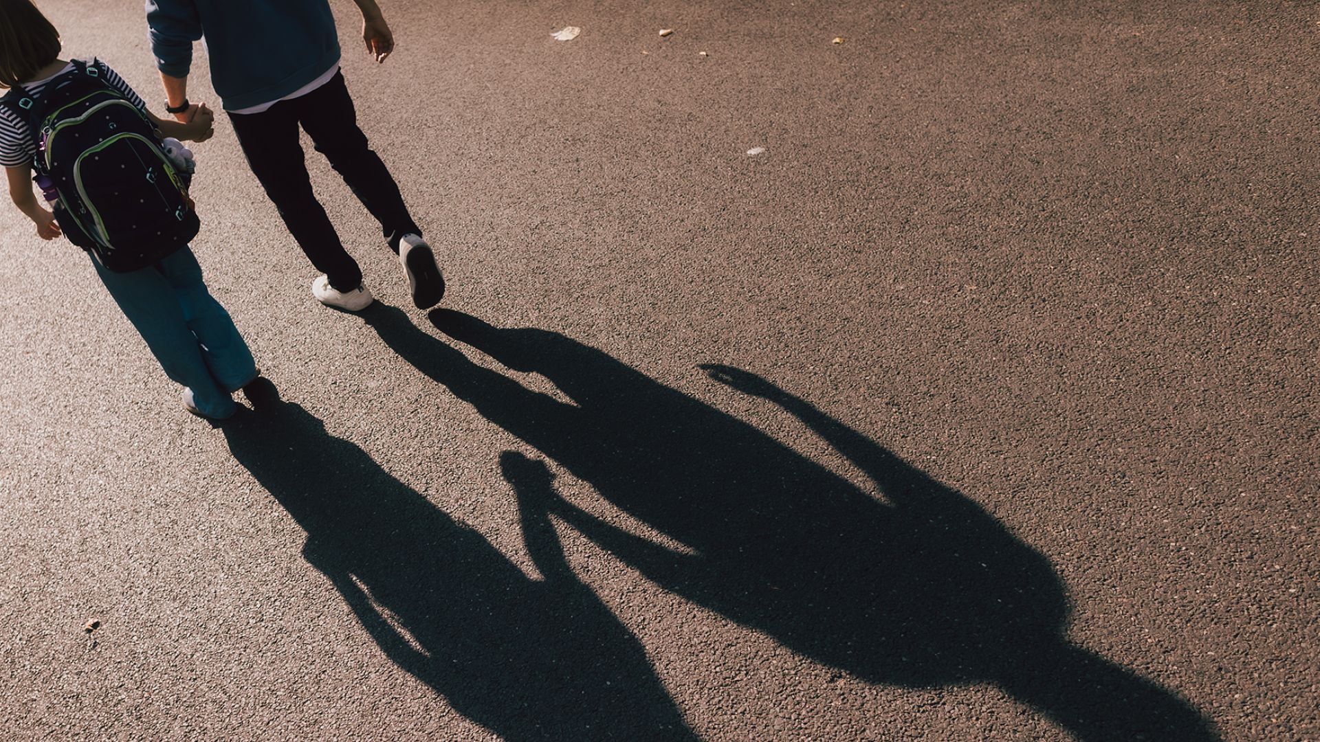 Auf dem Weg ... zur Kita oder zur Arbeit? – Beides muss drin sein: Durch mehr Ganztagsplätze in Kitas sollen mehr Eltern im Landkreis die Chance bekommen, noch einen Job zu machen, fordert die NGG München. (Foto: NGG/Florian Göricke)