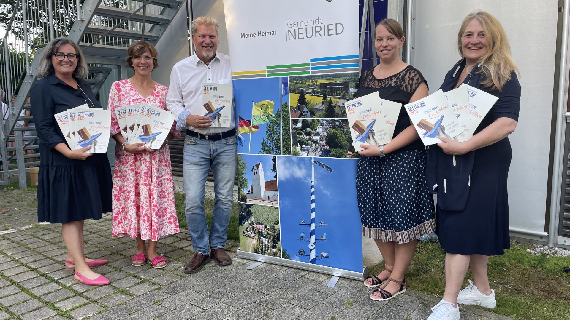 Sabine Clever, Monika Stern, Bürgermeister Harald Zipfel, die Neurieder Wirtschaftsförderin Meike Petro und Barbara Brubacher (v.l.) (Foto: Gemeinde Neuried)