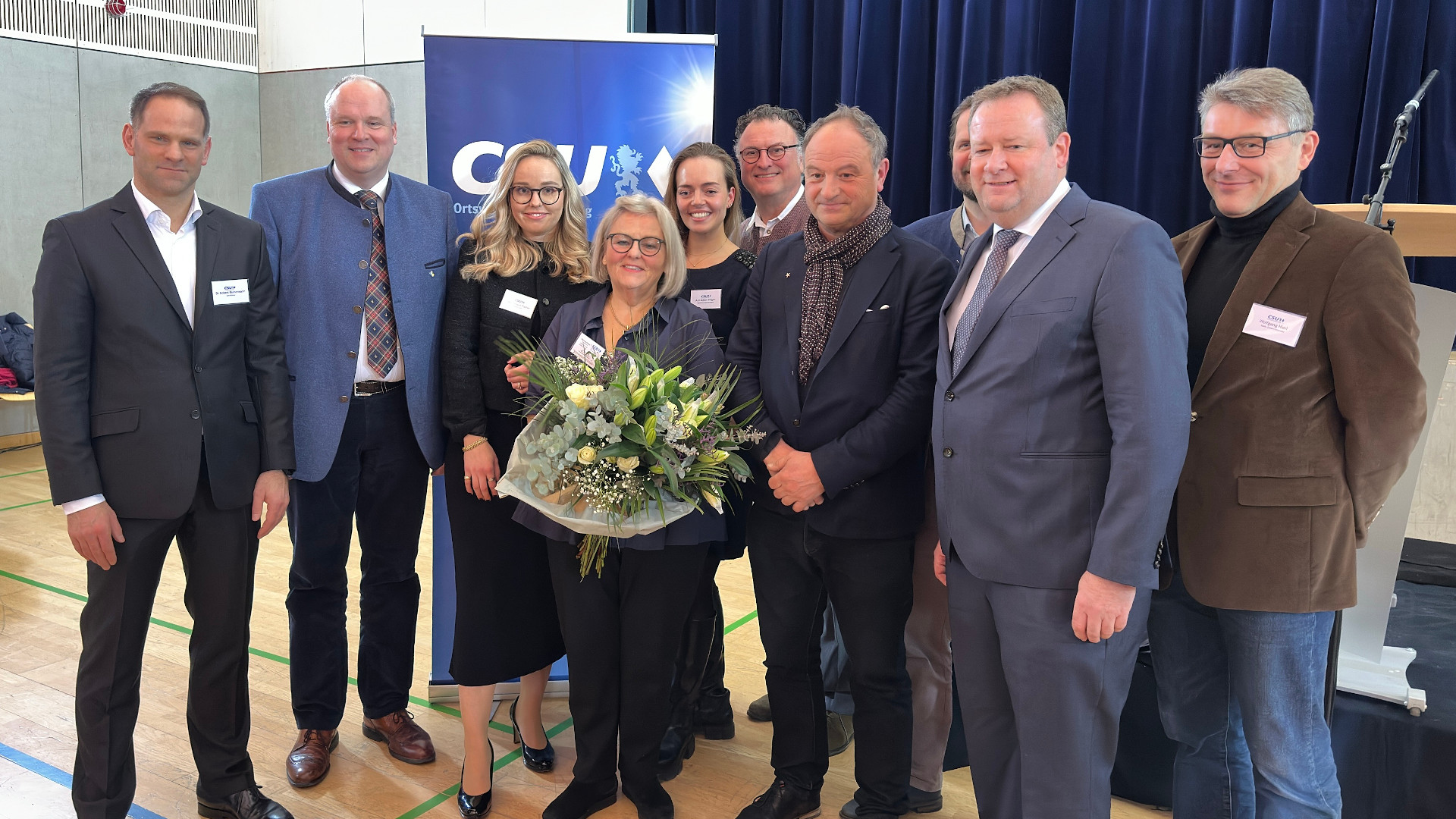 Der Vorstand der CSU Gräfelfing zusammen mit Pfarrer Rainer Maria Schießler (4. v.r.), Bürgermeister Peter Köstler und Landrat Christoph Göbel (Foto: Unser Würmtal)